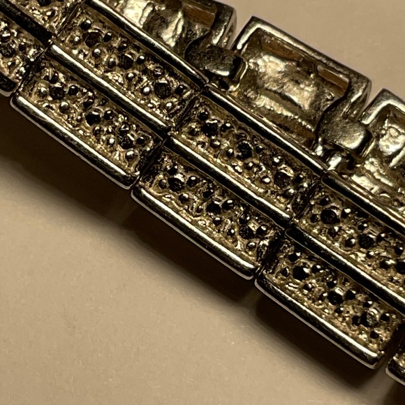 Elegant Gold and Silver Bracelet - Picture 3 of 6